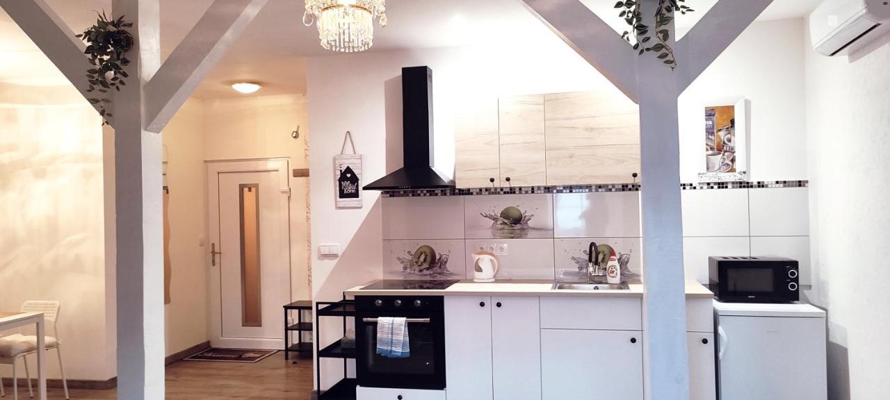Apartman - Cafe Princ Pod Hradem Wifi, Klima Штернберк Екстер'єр фото
