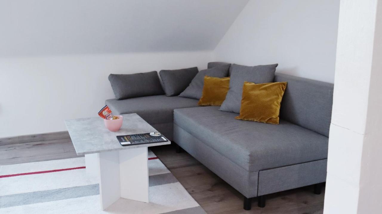 Apartman - Cafe Princ Pod Hradem Wifi, Klima Штернберк Екстер'єр фото