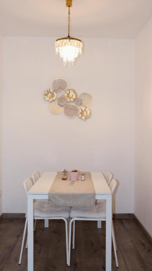 Apartman - Cafe Princ Pod Hradem Wifi, Klima Штернберк Екстер'єр фото